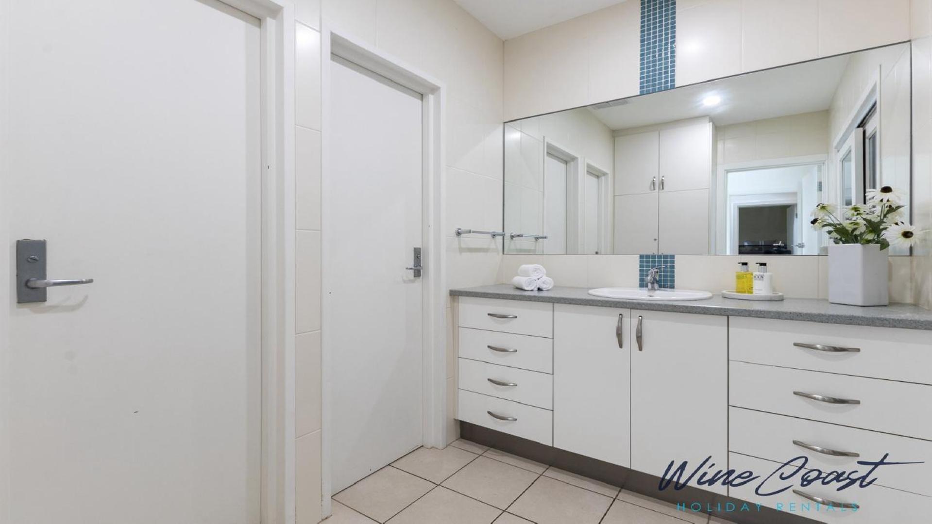 35 Degrees South By Wine Coast Holiday Rentals - Escape To The Fabulous 35 Degrees South By Wine Coast Holiday Rentals. Port Noarlunga Bagian luar foto